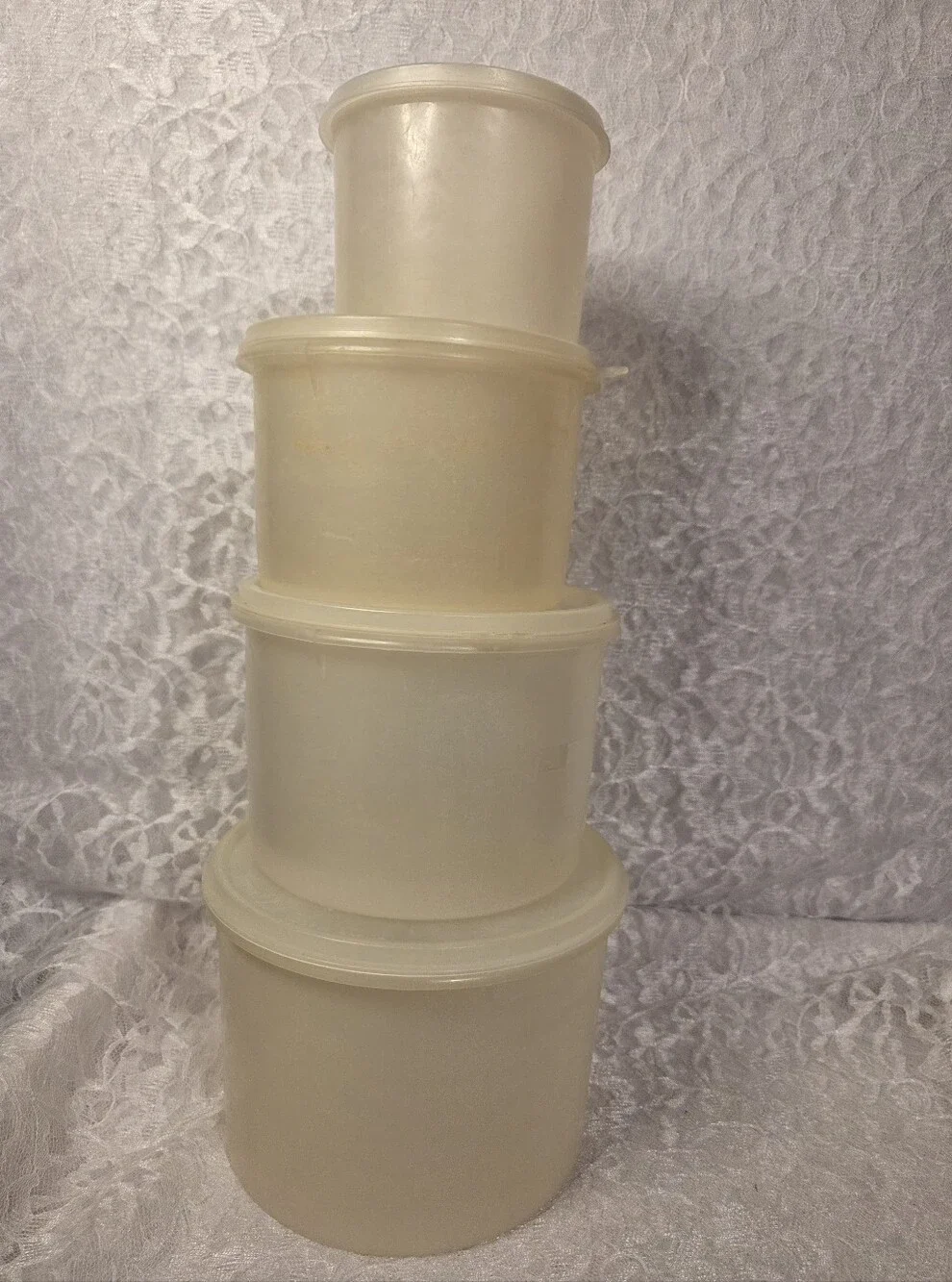 Tupperware: set of 4 Canisters With Lids
